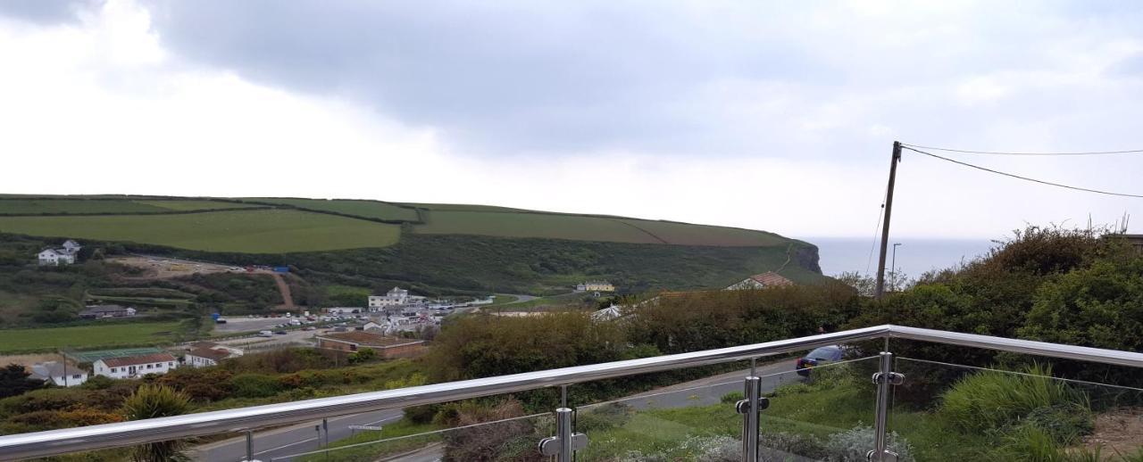 Mawgan Porth Apartments Exterior photo